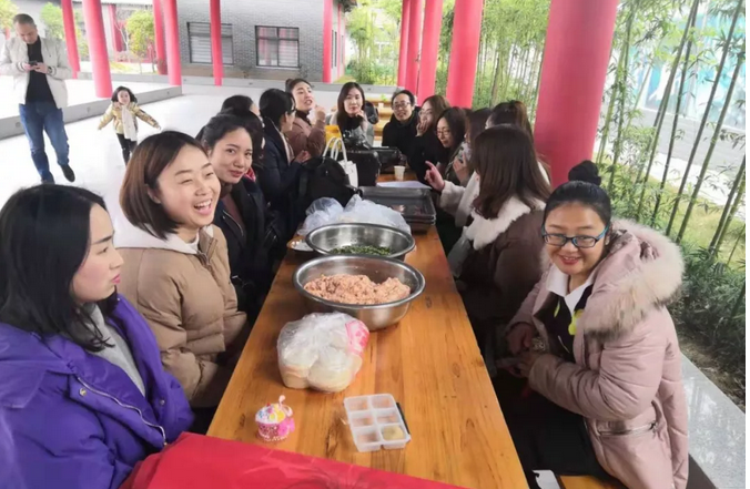 xk8100星空传媒護欄慶（qìng）祝3.8女神（shén）節美的祝福,送給天下所有辛苦的女人（rén）!