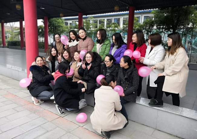 xk8100星空传媒護欄慶祝3.8女神節美的祝福,送給天下所有（yǒu）辛苦（kǔ）的女人!