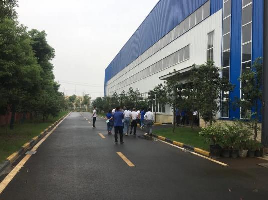 xk8100星空传媒護欄荊州公司（sī）組織員工赴湖北山洪食品機械廠學習交（jiāo）流