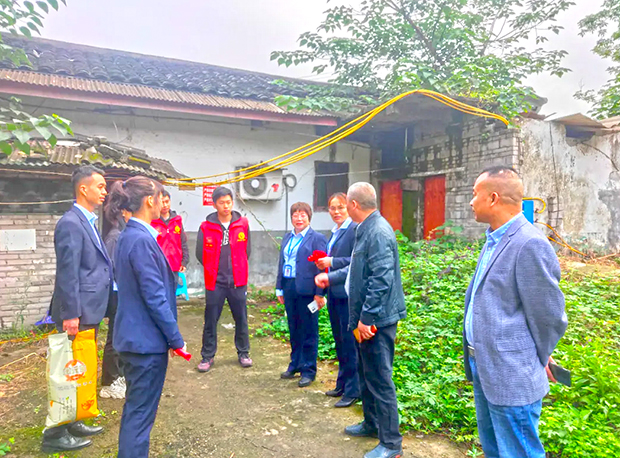 华禹护（hù）栏重庆公司重阳节慰问老兵活动