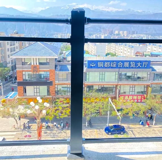 昆明東川（chuān）經典知城玻（bō）璃陽台欄杆（gǎn）項目