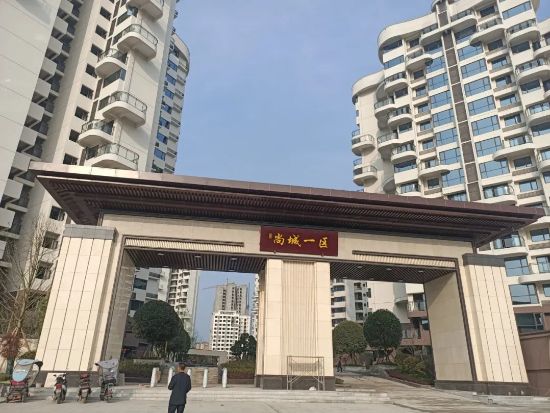 四川（chuān）潤誠 . 尚城一區護欄<a href=http://www.snebsz.com/product/baiyekongdiao/ target=_blank class=infotextkey>百葉窗</a>豎杆項目