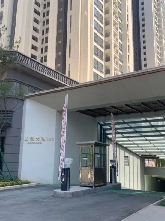 雲南 . 上躍天地<a href=http://www.snebsz.com target=_blank class=infotextkey>陽台護欄</a><a href=http://www.snebsz.com/product/loutifushou/ target=_blank class=infotextkey>樓梯扶手</a>項目