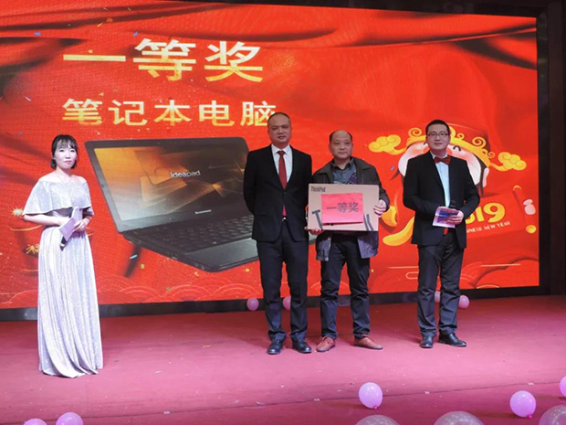 xk8100星空传媒護欄2018年度表彰（zhāng）暨第六屆新春聯歡會隆重舉行（háng）