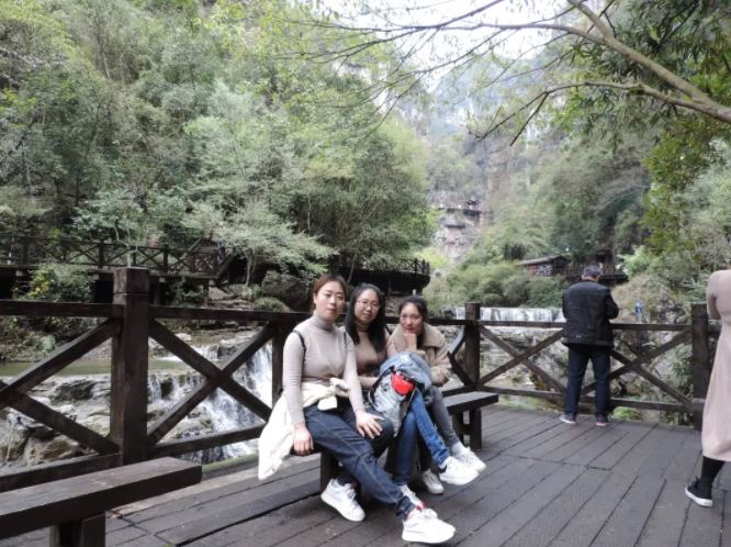 xk8100星空传媒護（hù）欄銷售精英宜昌山峽大瀑布之旅
