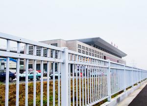 製造園區鋅鋼（gāng）護欄哪家物美價廉（lián）