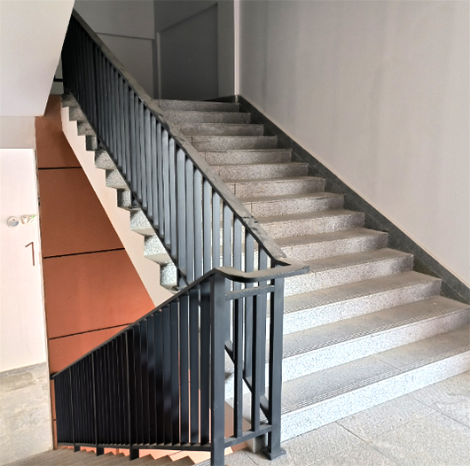 湖（hú）北荊州長江大學文理學院（yuàn）鋅鋼欄杆（gǎn）案例-01