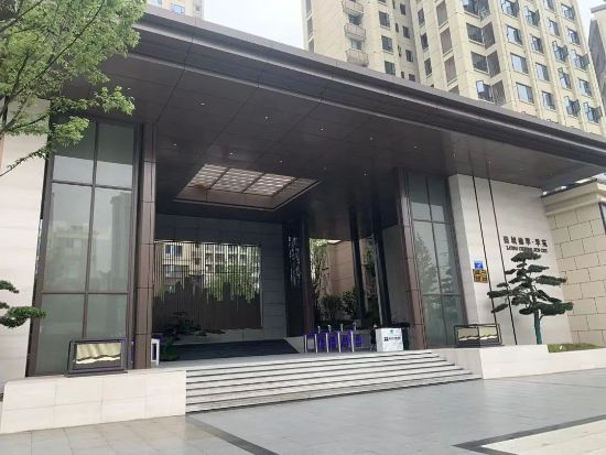 四川(chuān)隆昌隆城錦翠·錦苑護欄百葉窗空調架項目 四川隆昌隆城錦(jǐn)翠·錦苑護欄百葉窗空調架項目