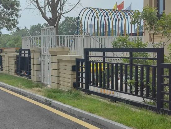 湖北襄陽瀾岸公館陽台護欄百葉窗項目 湖北襄陽瀾(lán)岸公(gōng)館陽(yáng)台(tái)護欄百葉窗項目