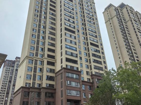 湖北襄陽瀾岸公館陽台護欄百葉窗項目 湖北襄(xiāng)陽瀾岸公館陽台護欄百葉窗(chuāng)項目