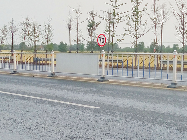 湖北地區鋅鋼道路護欄保養注意事項