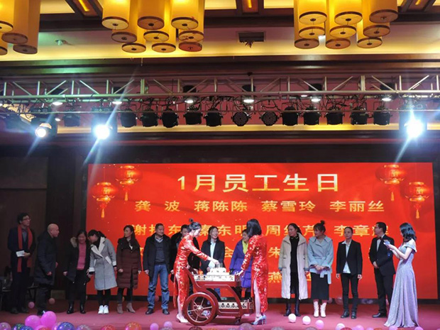 xk8100星空传媒護欄2018年度表彰（zhāng）暨第六屆（jiè）新春聯歡會（huì）隆重舉行