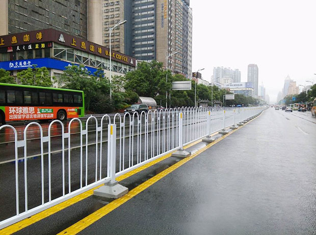 城市交通護欄（lán）如何進行維護（hù）