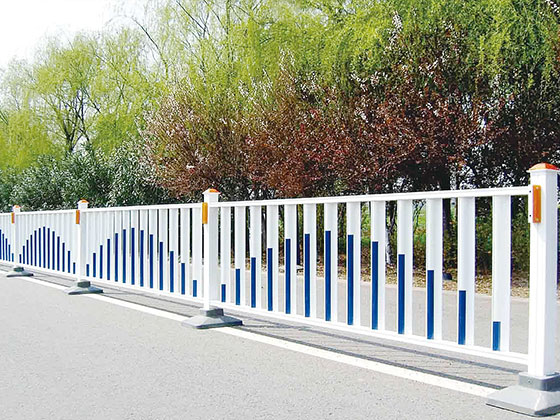 圍欄護欄（lán）廠家聯係方式怎麽找