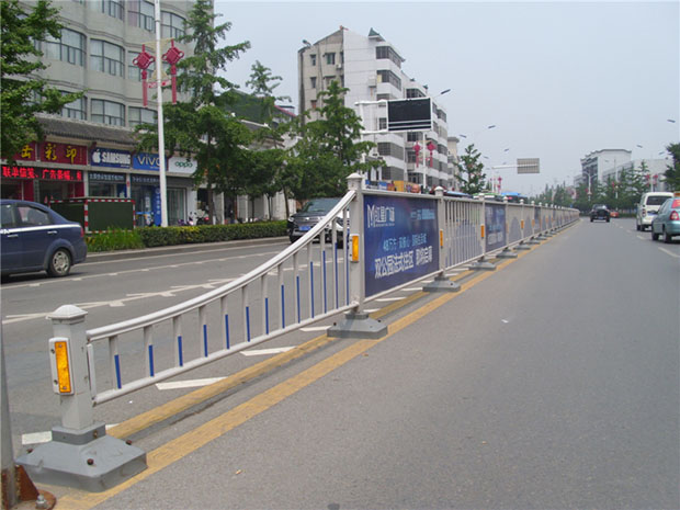 城市道路護欄的（de）分類及特點