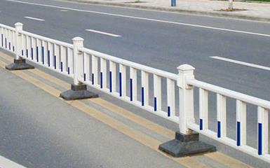 湖北哪（nǎ）裏有道路（lù）隔離護欄廠家
