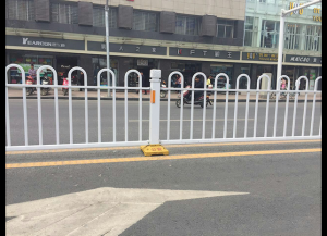 鋅鋼護（hù）欄廠的京式（shì）道路護欄的特點