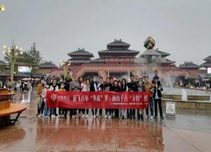 華（huá）禹護欄荊州公司一線管理幹部國慶方特一日遊