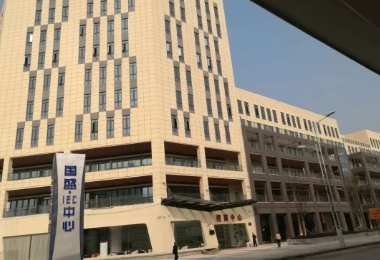 重慶渝北國盛-IEC中心玻璃陽台護欄項目（mù）案例