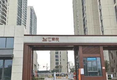 湖北武漢江南悅陽台樓梯護欄百葉（yè）窗項目案例