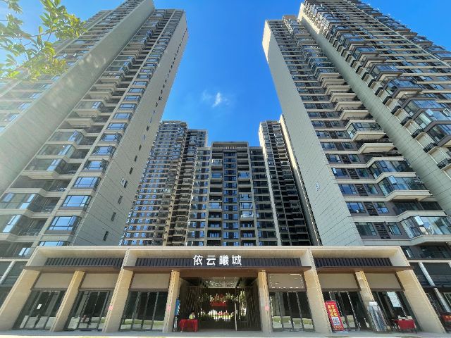 湖南長沙·招商依雲曦城陽台（tái）護欄樓梯柵欄案例